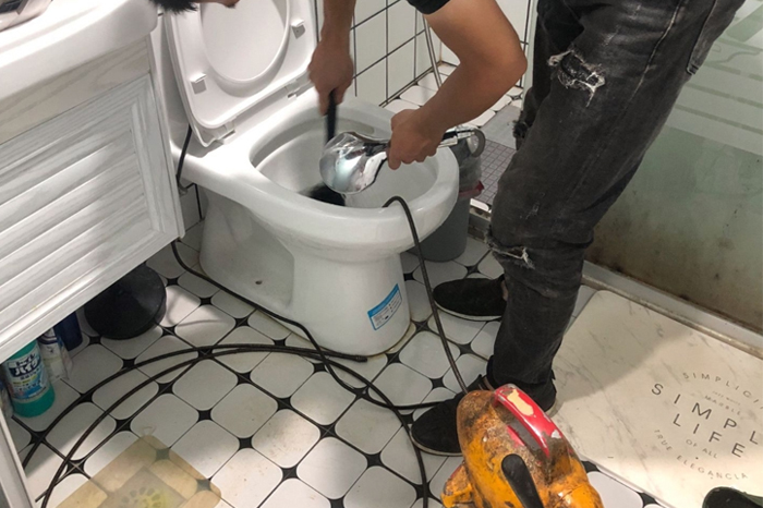 排浦镇马桶堵塞自己疏通还是找师傅?专业上门服务让你省时更省心