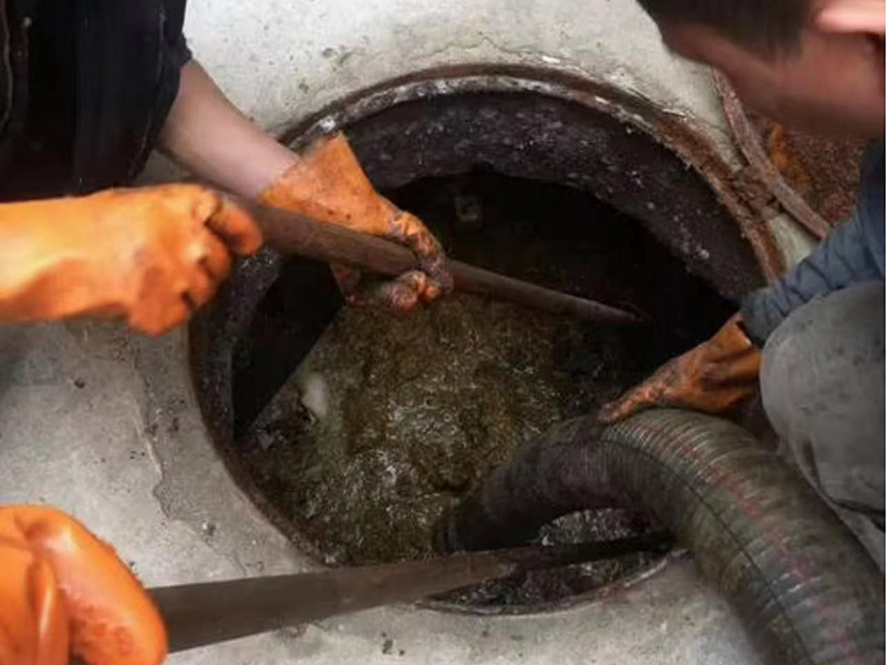 排浦镇清理化粪池时如何避免沼气的危害?